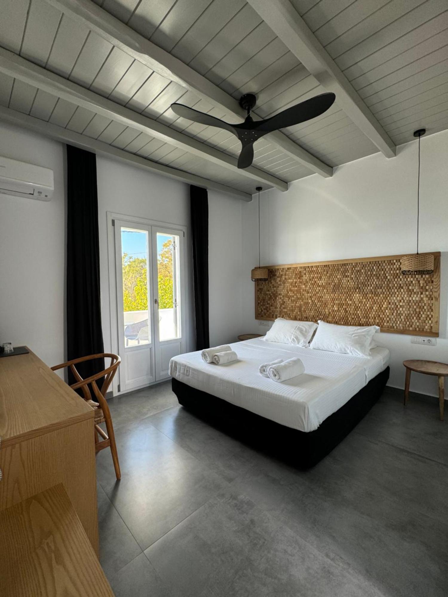 Parian Village Beach Hotel Páros Kamer foto